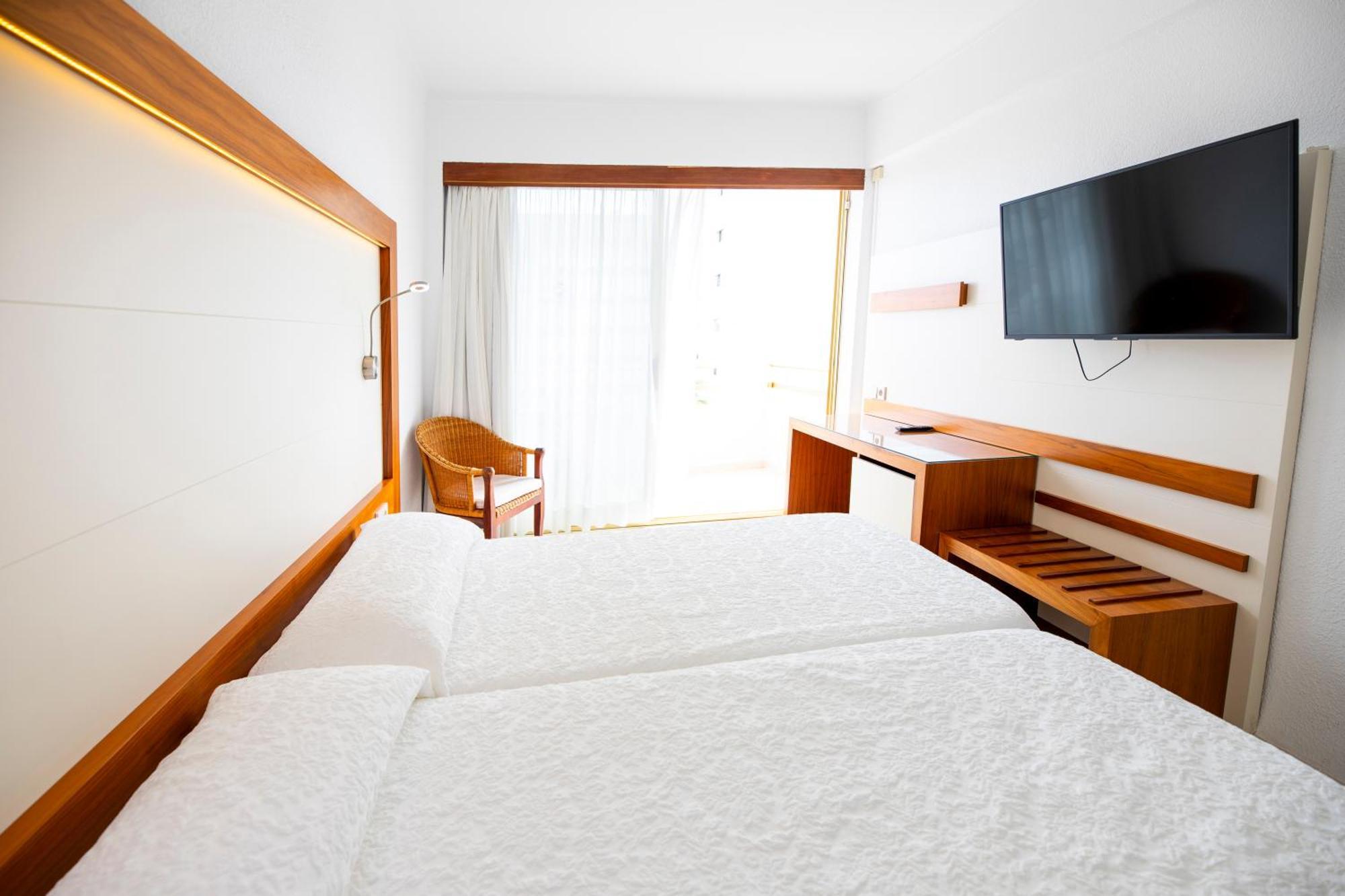 Hotel Biniamar Кала Миллор Экстерьер фото